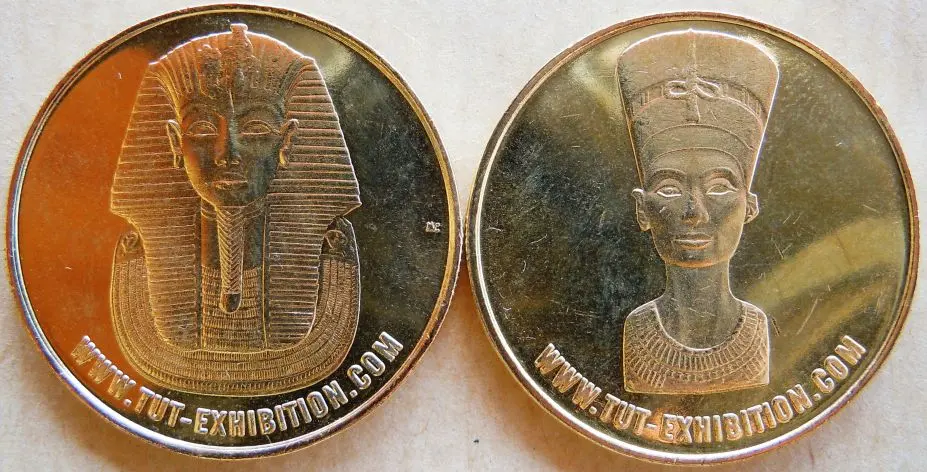Tutankhamun érme előlap-hátlap